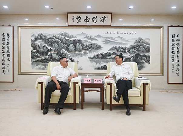 集团领导与天津市津南区政府座谈交流